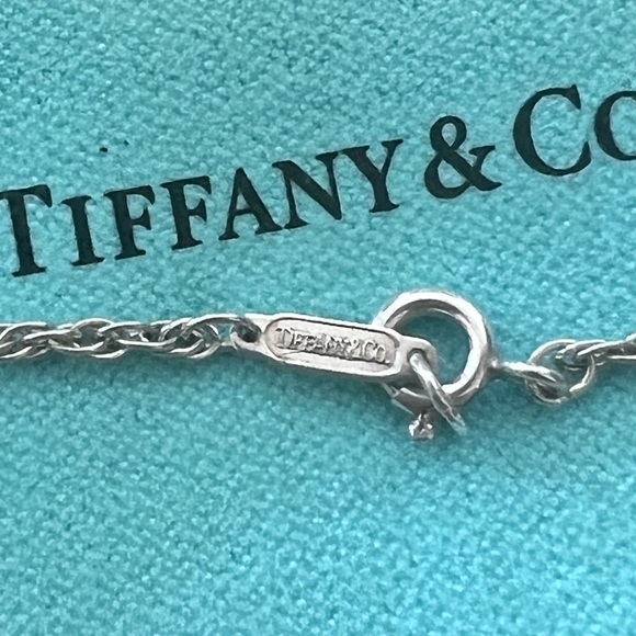 Authentic Preloved TIFFANY&CO. Twisted Heart Necklace Pendant Silver 925 - Picture 5 of 6